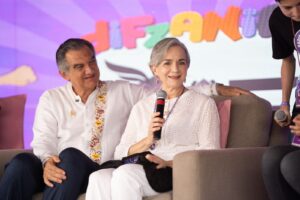 El gobernador Américo Villarreal Anaya y María de Villarreal durante DIFZania 2026, reafirmando que En Tamaulipas se trabaja en unidad por el bienestar de la niñez.