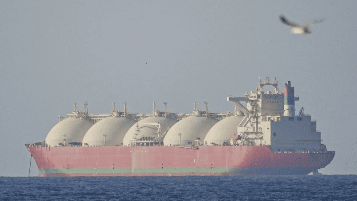 Trump ordena destruir buques iraníes