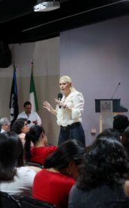 Estudiantes participaron en el diálogo sobre el Desarrollo profesional de la juventud mexicana, destacando la importancia de una apuesta por el talento joven y el acceso a nuevas oportunidades.