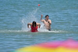 Trabajos de limpieza y contención de hidrocarburos avanzan en el litoral, fortaleciendo las Acciones para la seguridad de pobladores y ayudando a garantizar unas vacaciones seguras esta ‘Semana Santa’.