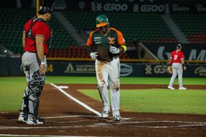 Ya en la novena, Yucatán le dio la vuelta al score anotando tres carreras