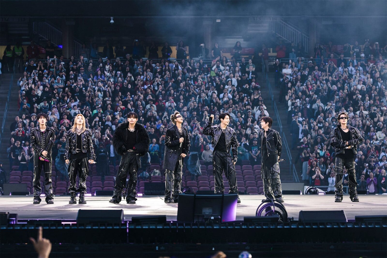 BTS enfrenta público apagado en Stanford