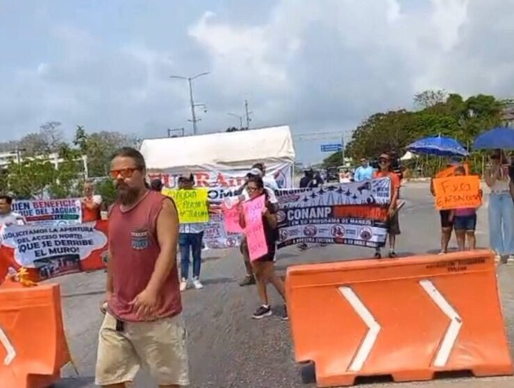 Playas Libres: Bloqueos en carretera federal 307 para exigir acceso libre a las playas de Tulum