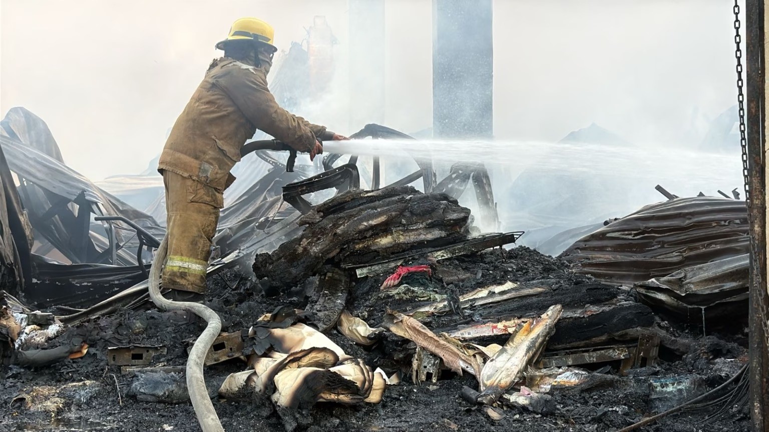 Incendio Controlado: Bomberos logran sofocar siniestro en bodegas de Umán