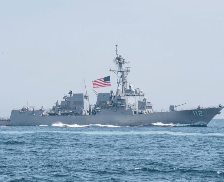 Buques de EEUU cruzan Ormuz bajo tensión militar