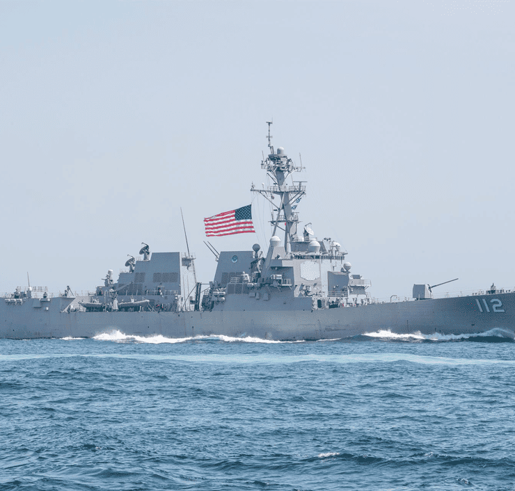 Buques de EEUU cruzan Ormuz bajo tensión militar