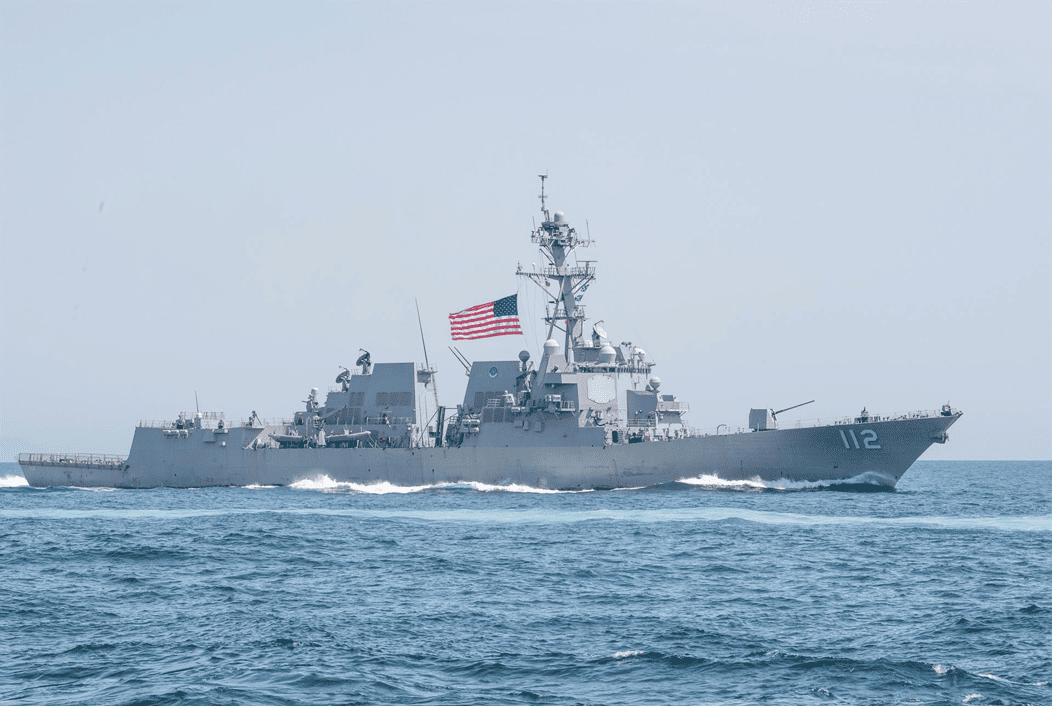Buques de EEUU cruzan Ormuz bajo tensión militar