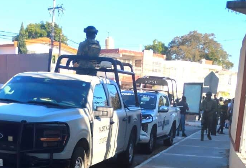 Operativos de seguridad en escuelas de Carmen