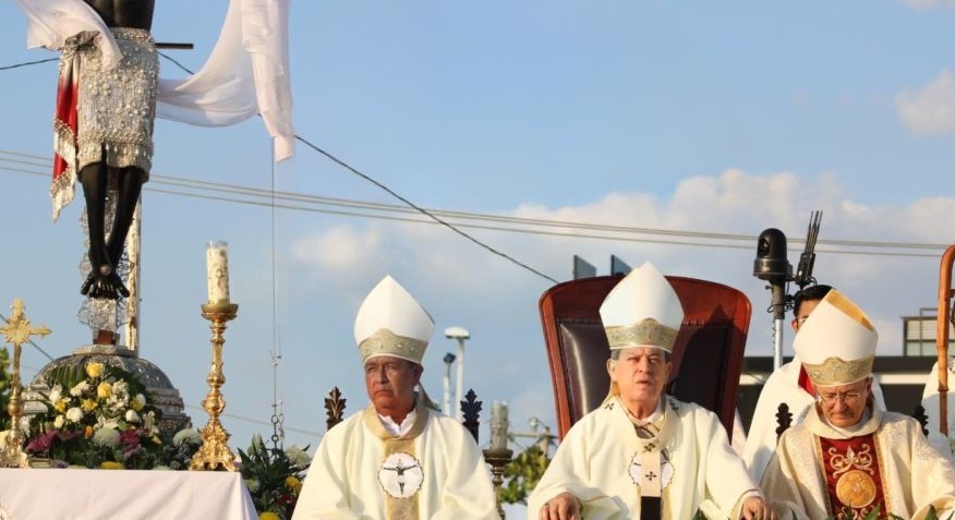 Monseñor recibe el "Báculo del Pueblo" en Campeche