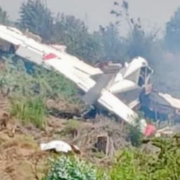 Hallan avioneta desplomada en selva de Campeche