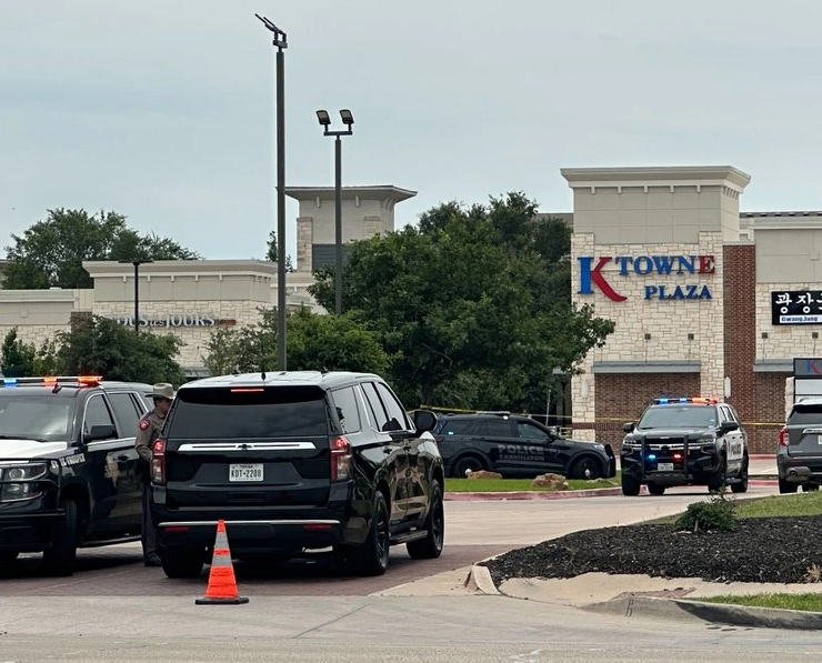 Tiroteo en centro comercial al norte de Dallas deja fallecidos y tres heridos