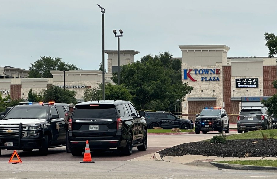 Tiroteo en centro comercial al norte de Dallas deja fallecidos y tres heridos