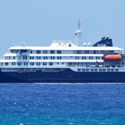 Enojo y resignación en Tenerife por llegada de crucero con brote de Hantavirus