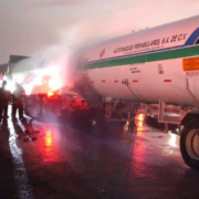 Controlan incendio en pipa y evitan tragedia en Seybaplaya, Campeche