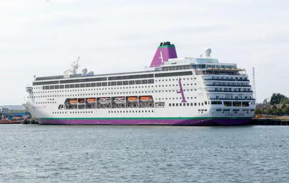 Más de 1.700 personas fueron confinadas en un crucero en Francia tras un brote gastrointestinal