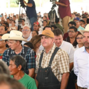 Campeche pide justicia social sobre la leche: ¡impactante cambio!