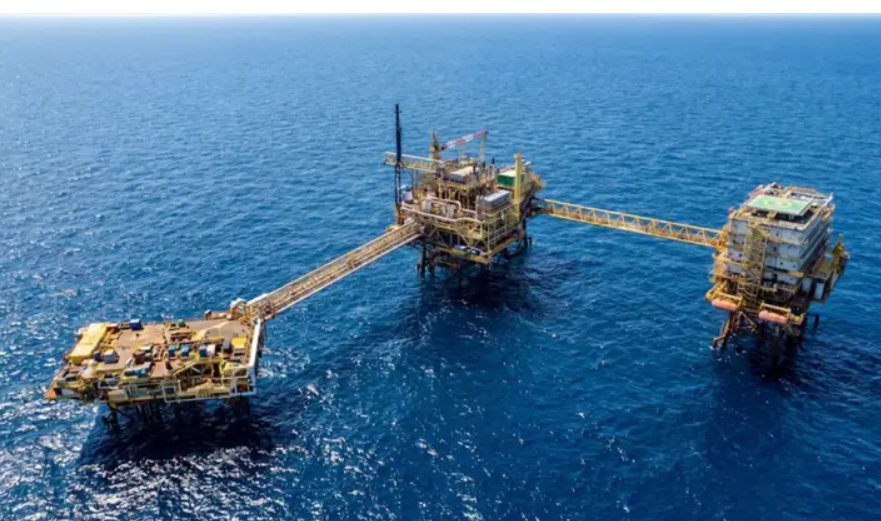 Supervisión aérea en plataformas petroleras