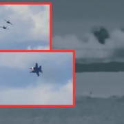 Chocan dos aeronaves militares durante espectáculo