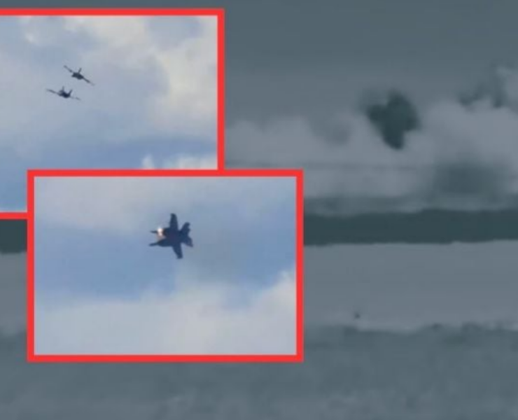 Chocan dos aeronaves militares durante espectáculo