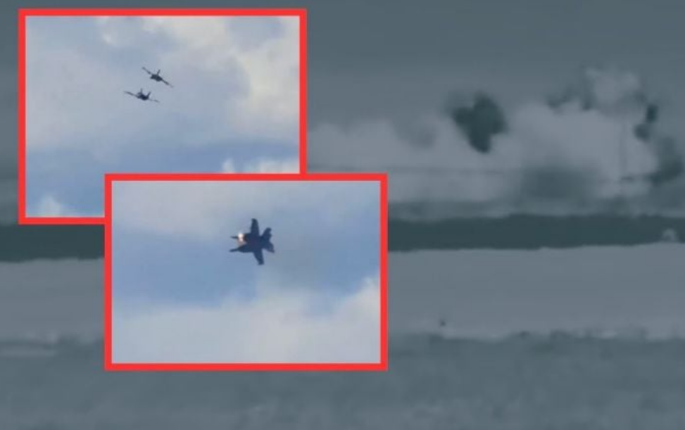 Chocan dos aeronaves militares durante espectáculo