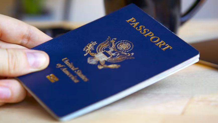 Restricciones financieras y control de pasaportes en EE.UU.