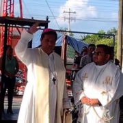Obispo llega a Ukum y sorprende a la comunidad