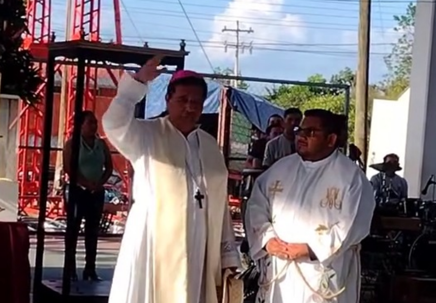 Obispo llega a Ukum y sorprende a la comunidad