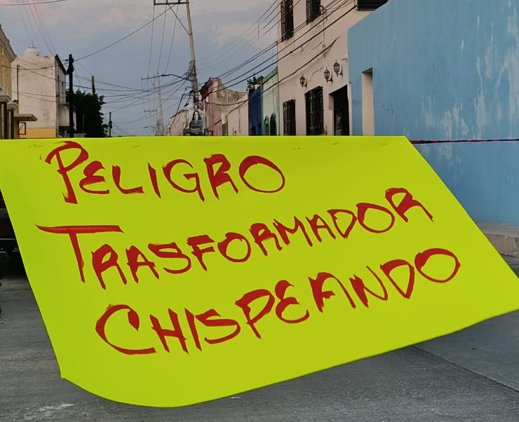Bloquean parte del Barrio De Guadalupe por riesgo eléctrico