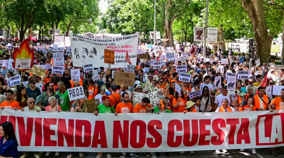 Miles marchan en Madrid contra del precio de la vivienda