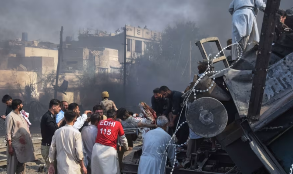 Pakistán reporta un atentado contra estación de tren, al menos 23 fallecidos