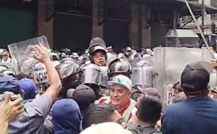 Policía impide plantón de CNTE en el Zócalo