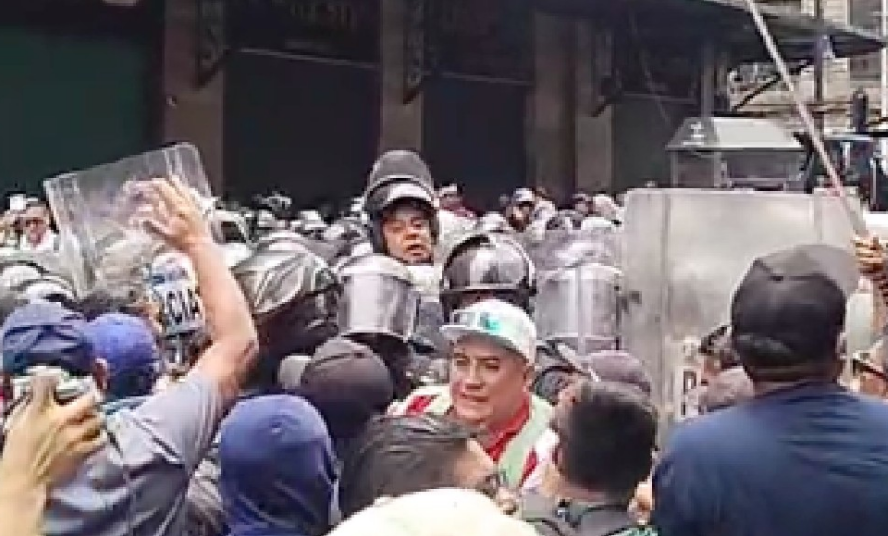 Policía impide plantón de CNTE en el Zócalo