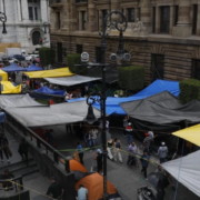 Canaco estima pérdidas en 39 mdp en un día por plantón del CNTE