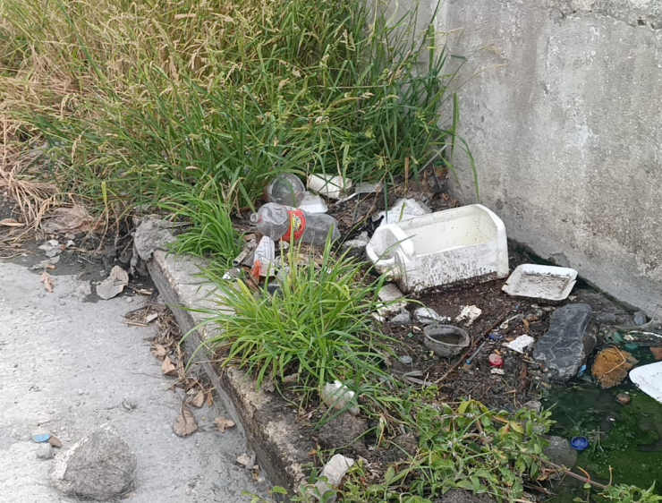 Riesgo de inundación en Santa Lucía por basura en alcantarillas