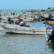 Marineros sorprendidos por intensa tormenta: caos viral