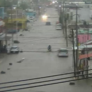 Tromba sorprende a todo Campeche impactando la vialidad