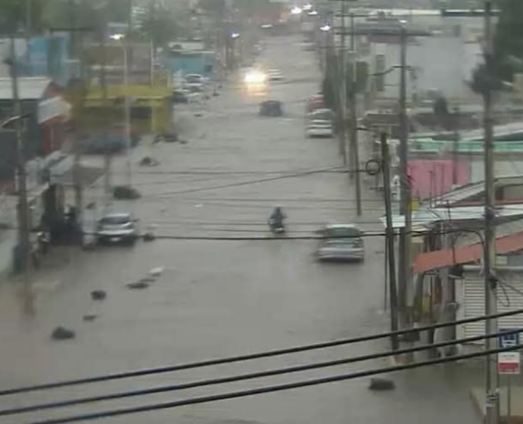 Tromba sorprende a todo Campeche impactando la vialidad