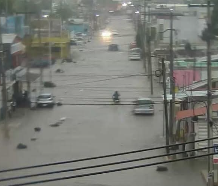 Tromba sorprende a todo Campeche impactando la vialidad