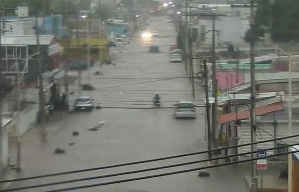 Tromba sorprende a todo Campeche impactando la vialidad