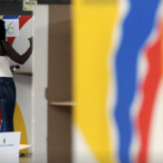 Colombia elige presidente en medio de tensiones y violencia