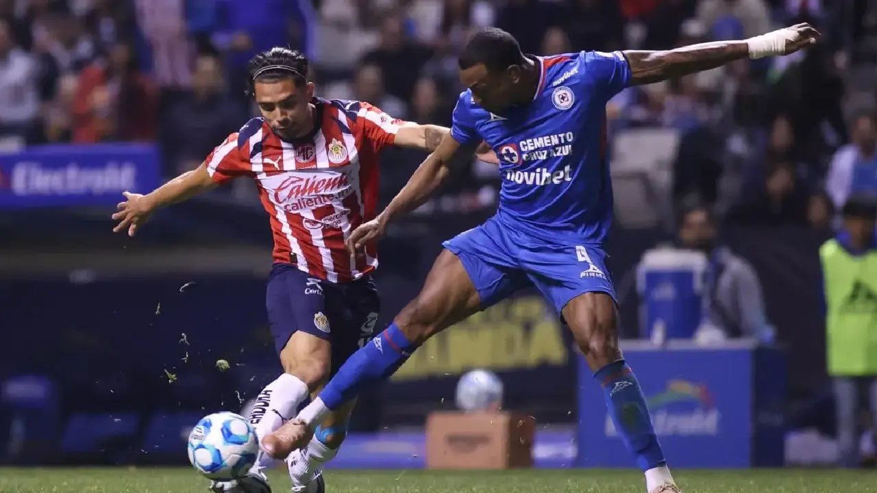 Chivas y Cruz Azul dejaron todo para la vuelta con goles y emociones