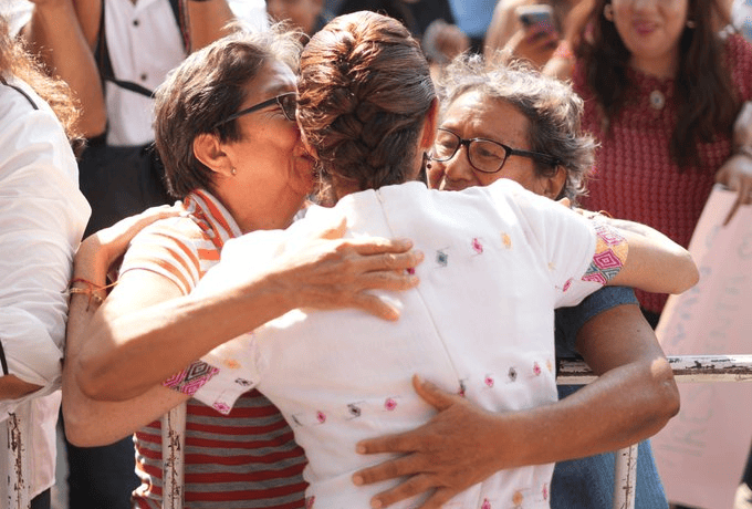 Claudia Sheinbaum felicita a las madres mexicanas en su día