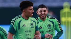 Alexis Vega y Jesús Gallardo llegaron minutos antes de la hora límite para integrarse a la Concentración de la Selección Mexicana en el CAR.