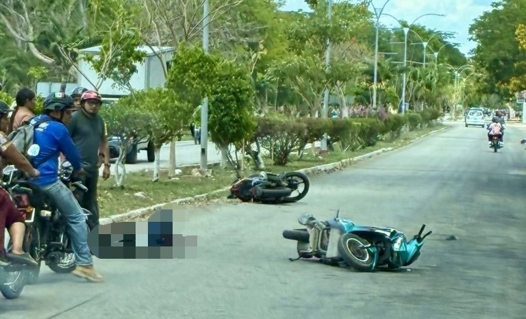 Choque Brutal: Dos motociclistas lesionados en salida de Tizimín hacia Mérida