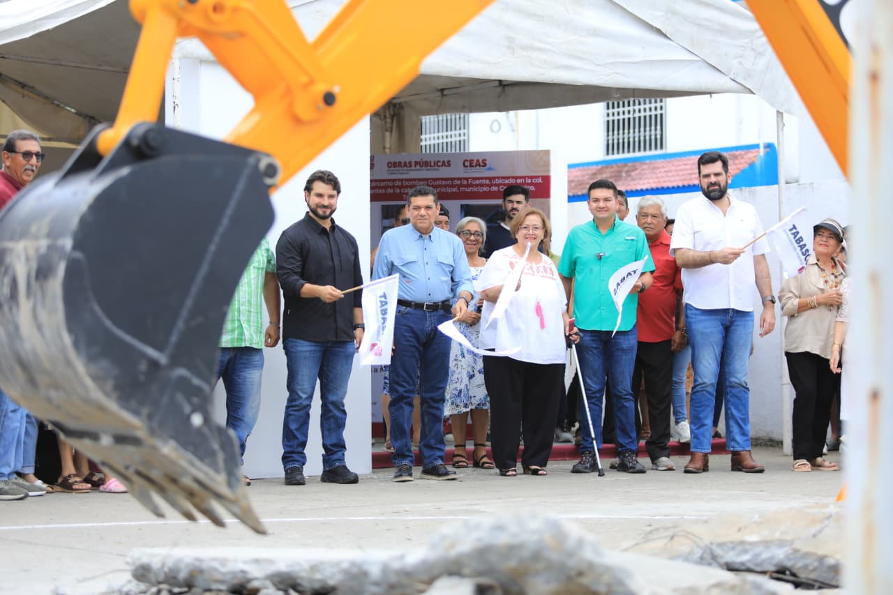 Entrega Javier May obras de infraestructura caminera