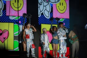 Familias disfrutan de la Feria con el vibrante concierto de Picus, donde niñas, niños y jóvenes cantaron y bailaron en una noche inolvidable.