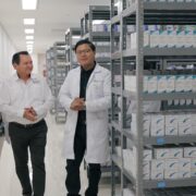!Medicinas Gratis! Gobernador Díaz Mena supervisa la farmacio del nuevo hospital O’Horán