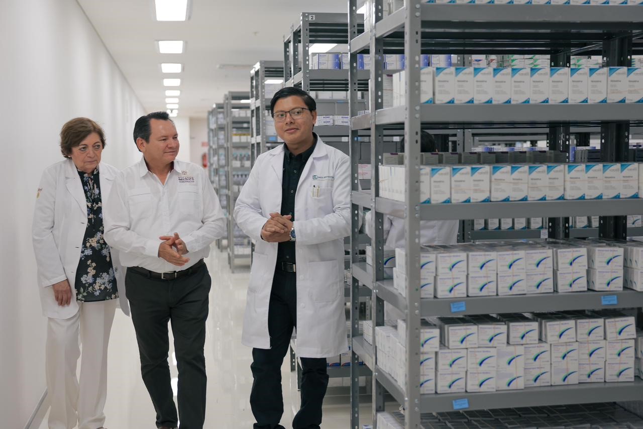 ¡Medicinas Gratis! Gobernador Díaz Mena supervisa la farmacio del nuevo hospital O’Horán