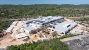 Gobernador Joaquín Díaz Mena supervisó la construcción del Mercado Municipal y del Hospital General del IMSS