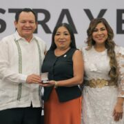 Gobierno de Yucatán reconoce la trayectoria de maestras y maestros